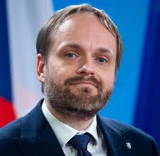 Po dvou letech studia herectví na všmu v bratislavě přešel na pražskou damu, kde absolvoval v roce 1962. Aschenbrodel Hauptdarstellerin Libuse Safrankova Im Alter Von 68 Jahren Gestorben Welt