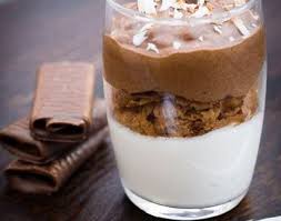 Verrines Aux Deux Chocolats Et Gavottes Recette En 2020 Recette Verrine Recette Chocolat