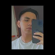 Para mí en lo personal, los dos se ven muy bien y está muy bien hechos, ya  que sea que uno sea canon y el otro no para mí son lo