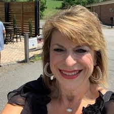 Donna Echols's Instagram, Twitter & Facebook