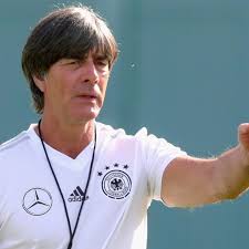 Biografía de joachim löw incluyendo fotos de infancia/colegio y grabaciones de la primera vez en la tv + histórico de etnia y hechos sobre ser gay/hetero. Joachim Low Diese Probleme Muss Der Bundestrainer Losen Stern De