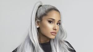 Ariana grande se casó y estas son las románticas fotos de su boda con dalton gómez la ceremonia de ariana grande y dalton gómez se llevó a cabo en california, en estados unidos, y solamente asistieron 20 personas, una boda muy íntima y de la que hasta ahora se tienen registros. Ariana Grande Faz Piada Com Garotinha Assassinada E Se Desculpa