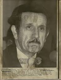 1992 Press Photo Ronald Jacquart and Warren Blumenthal Looking Over Of