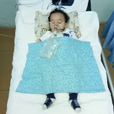 Wajahnya sendiri berbentuk ikan dengan rambut blonde. Pengalaman Anak Masuk Picu Akibat Pneumonia Ini Yang Ibu Ayah Kena Alert