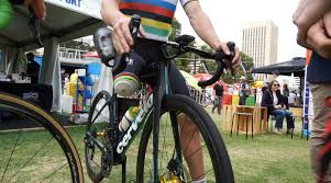 Darren hicks receives a silver medal at the paralympics 2021. Talking Cycling Interview With Darren Hicks Australian Para Cycling Champion Ride Media