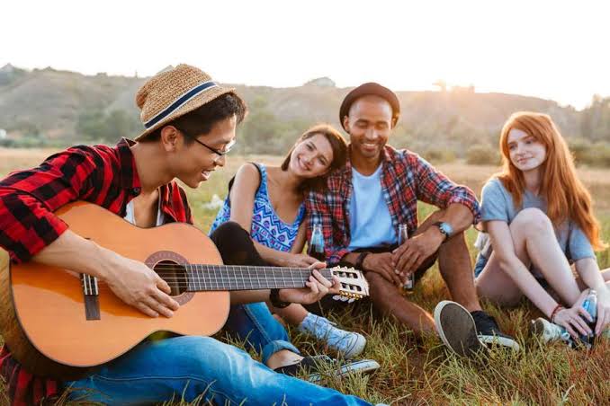 Incentivar adolescentes a tocar um instrumento melhora a comunicação