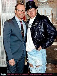 See Justin Timberlake And Other Boy Banders Posing With Their Younger Selves Donnie Wahlberg Wahlberg Brothers Kids Fans