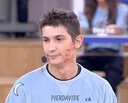 Sono trascorsi ben 4 anni dall'uscita del suo ultimo album, ma a breve pierdavide carone tornerà nelle nostre radio con un cd tutto nuovo e. Amici 9 Mi Piaci Ma Non Troppo L Inedito Di Pierdavide Carone Testo E Video Mondoreality