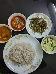 Simple Healthy Delicious Kerala Lunch You Can Try Kerala Food Leafy Vegetables Easy Healthy