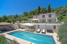 stylish contemporary villa with its stunning panoramic sea views an ideal compromise between privacy and accessibi immobilier villa de luxe agence immobiliere