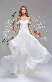 Pronta per guardare da vicino tutti i nuovi modelli della campagna bridal 2020? Atelier Eme Wedding Bergamo