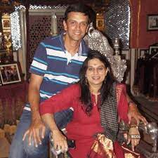 Her father was an officer in the indian air force officer (wing commander) and her mother worked as a dietician. Unseen Pictures From Legendary Cricketer Rahul Dravid S Personal And Professional Life Photogallery Etimes