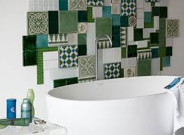 Vasque bol, mobilier en bois chene clair. Tailles De Carrelage Differentes Pour Une Salle De Bain Original