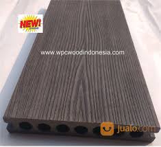 Pada umumnya, ada 2 jenis lantai kayu yang bisa kamu pilih untuk bagian interior rumah, yaitu lantai kayu parket dan lantai kayu sintetis. Lantai Kayu Solid Jakarta Barat Jualo