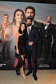 Ağır romantik filmi, başrollerini tuvana türkay ve onur tuna'nın paylaştığı sermiyan midyat, altan erkekli ve durul bazan gibi önemli oyuncuların da yer aldığı ağır romantik filmi konusu. Agir Romantik 2020 Photo Gallery Imdb