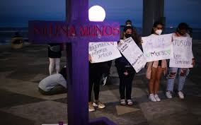 Locatarios de una plaza ubicada en la riviera veracruzana, a la altura de el conchal, se preparan ante la manifestación convocada para esta tarde, en la que exigirán justicia por el feminicidio de. Tvtl Dhy 4 Tm