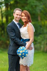 Eine zeremonie, mit der mann und frau zu einem ehepaar werden ≈ eheschließung <die standesamtliche, kirchliche trauung> … Brautkleid Fur Das Standesamt Hochzeitstipps