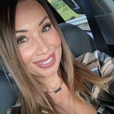 Laurie Muniz's Instagram, Twitter & Facebook