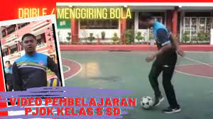 Tendangan menggunakan kaki bagian dalam. Gerakan Tendangan Bola Dengan Kaki Bagian Dalam Punggung Kaki Pjok Kelas 5 Sd Youtube