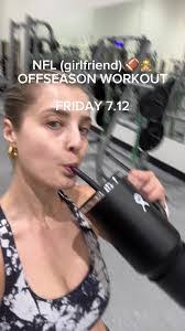 Jacqueline Niles's Instagram, Twitter & Facebook