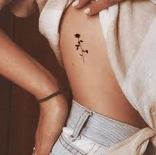 Voir plus d'idées sur le thème tatouage, tatouage original, idées de tatouages. Flower Tattoo Idea Tattoo Ideen Tattoos Flowertattoos Flower Flowertattoos Idea Tattoo Tattooideen Tattoos In 2020 Minimalist Tattoo Tattoos Flower Tattoo
