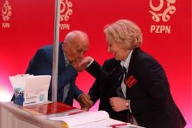 Akcent ze swym frontmanem martyniukiem to obecnie. 5enr3qr1tui Cm