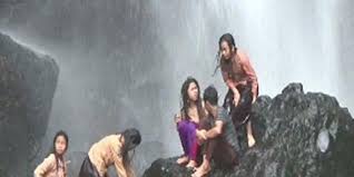 Tempat wisata di kabupaten pinrang, sulawesi selatan. Kesejukan Air Terjun Karawa Jadi Buah Bibir Para Pelancong