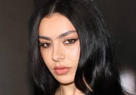 Tom Hanks Stars in His First Western 'News of the World'