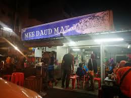Daud mat jasak's stall (gps n 04°35'38.1, e 101°05'03.5) is located near jalan datuk onn jaafar and is not too far from the ipoh train station. Food Mania Mai Pekena Mee Kicap Famous Amos Di Ipoh Town Facebook