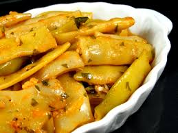 1 lg otet de vin alb. Pastai Scazute Cu Usturoi