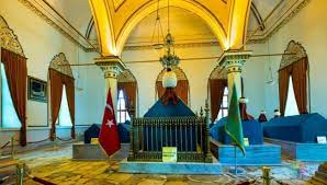 Orhan gazi̇ türbesi̇ orhan gazi türbesi, sağ tarafınızda, tophane parkının girişinin hemen içinde, babasının mezarı olan osmanlı devleti' nin kurucusu osman gazi'nin hemen önünde bulunmaktadır. Orhan Gazi Turbesi Neolacakki