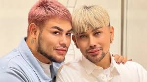 6 Potret Kebersamaan Ivan Gunawan dan Caren Delano, Disebut Kembar