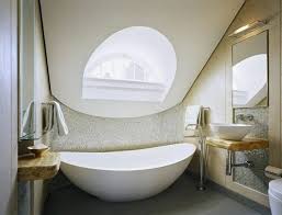 Daran muss nichts weiter schräg sein, außer eine wand deines bades. Badewanne Unter Dachschrage 22 Susse Modelle Archzine Net