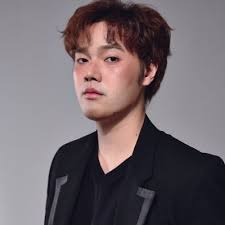 暴飲暴飲(外側の人) (@okamura_aiaiai)