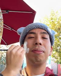 ‘tis the season!! 🙂 #disneyland #facepaint