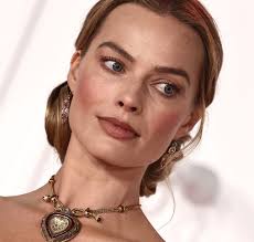 HENRY CAVILL IS OFICIALLY DADDY 💕 LisLove