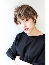 トルネード tornado 外国人風 可愛いくびれショートボブ ハイライト グレージュ 白髪 ハイライト ボブ ヘアスタイリング ショートボブ