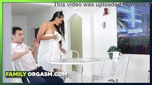 Junge erwischt seine Freunde nackt Mama, Fräulein Raquel, Myles Long online  ansehen