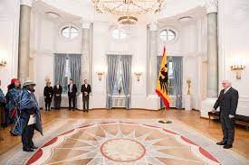 Er wählt aber auch den bundeskanzler und kontrolliert die regierung. Www Bundespraesident De Der Bundesprasident Amt Und Aufgaben