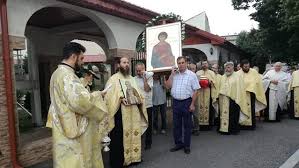 Ierarh leontie de la radauti; MoaÈ™tele Sf Serafim È™i Ale Sf Pantelimon Au Fost Purtate In Procesiune In Parohia FoiÈ™orul De Foc Basilica Ro