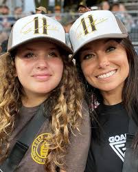 Alanna Scheer's Instagram, Twitter & Facebook