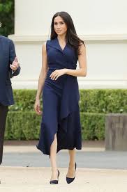 Maybe you would like to learn more about one of these? Comment Porter La Robe Bleu Marine Avec Style Oh Gaby