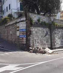 L'eav comunica che nel 2019, a tutto agosto, ha registrato 80.748 viaggiatori a fronte. Incidente A Vico Equense Tir Distrugge Il Muro Storico Sul Corso Filangieri Positanonews