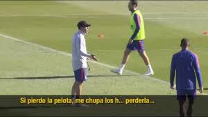 El gesto de simeone ante la juventus , tocándose los genitales tras el gol de giménez que abrió el marcador el miércoles, sigue teniendo recorrido. Atletico De Madrid Simeone En Estado Puro Me Chupa Los Huevos Perderla Marca Com