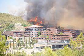 Alevler, bölgeye yakın 5 yıldızlı titanic deluxe bodrum otele kadar yaklaşınca müşteriler, tedbiren deniz yoluyla inançlı alana tahliye edilmeye başlandı. Cebljkxupznnnm