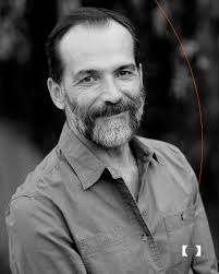 Bir prömiyer daha! Oyun Atölyesi 2 öğrencileriyle geçirdiğimiz 8 aylık  süreç yarın akşam 20.30'da sona eriyor. Uzun ve yoğun bir çalışma oldu. Çok  tartıştık. Çok öğrendik. Euripides yüzyıllar sonrasında bile kafamızı yaktı.