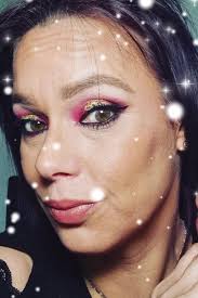 Vous m'avez demandé un maquillage rouge et doré pour les fête. Voici le  résultat TEINT Primer Jellygrip @BEAUTY BAY Cc crème @Erborian France  teinte dorée Contouring stick @Sephora Collection Blush ...