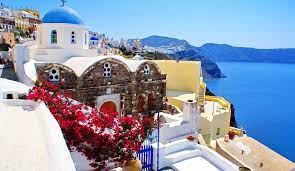 Pero también lo son sus pintorescos pueblos de pescadores y los concurridos pueblos costeros que nos deslumbran con sus cristalinas aguas y en las que el verde, prácticamente, toca el mar. Playas De Santorini Que Tienes Que Visitar Grecia Ciaotips