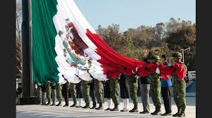 El diseño de esta bandera se utilizó en 1821 y la bandera actual se adoptó oficialmente en 1968. Mexico Celebra El 77 Aniversario Del Dia De La Bandera El Economista