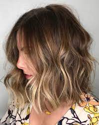 Natural Looking Caramel Balayage Coiffure Balayage Coiffure Cheveux